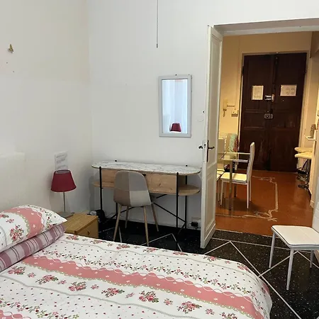 Hébergement de vacances Charming Genova Condo In City Center *